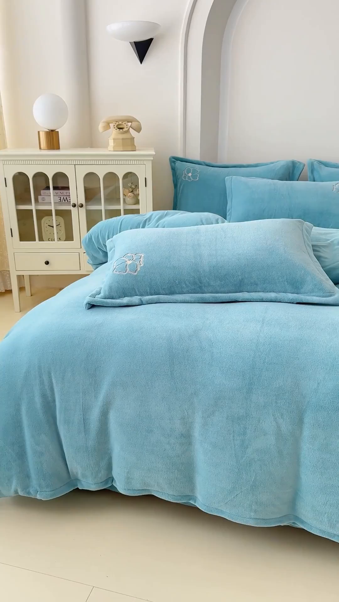 91家纺网 家纺一手货源 找家纺 保罗圣迪奥 2025新款230克全消光牛奶绒四件套-如梦花期 如梦花期-蓝色