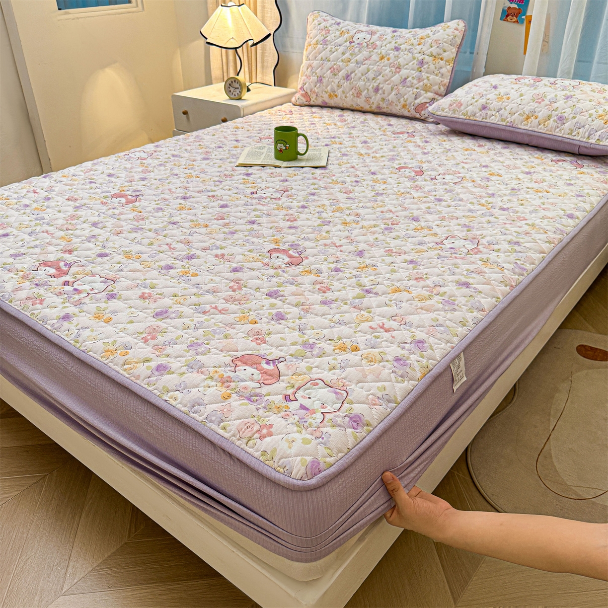 91家纺网 家纺一手货源 找家纺 雯豆家纺 2025新款复古风皱皱棉印花夹棉床笠三件套加厚床垫保护套 可爱TK