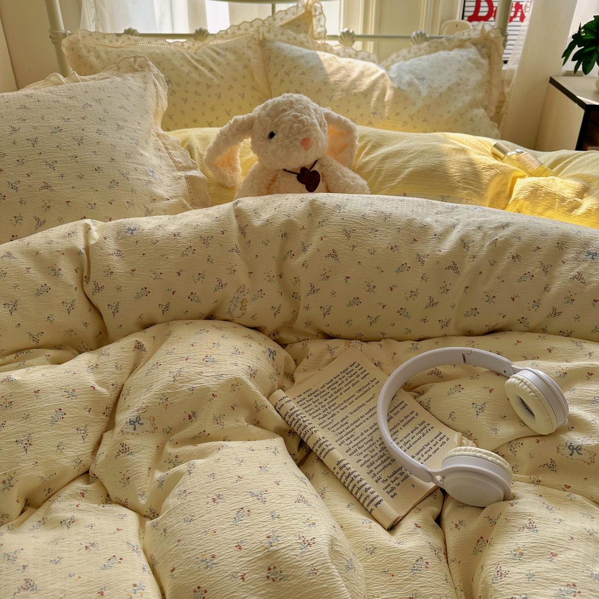 91家纺网 家纺一手货源 找家纺 柔享家（原芷澜家纺） 2025秋冬新款云感皱皱双层纱全棉镂空花边四件套 春日兔语