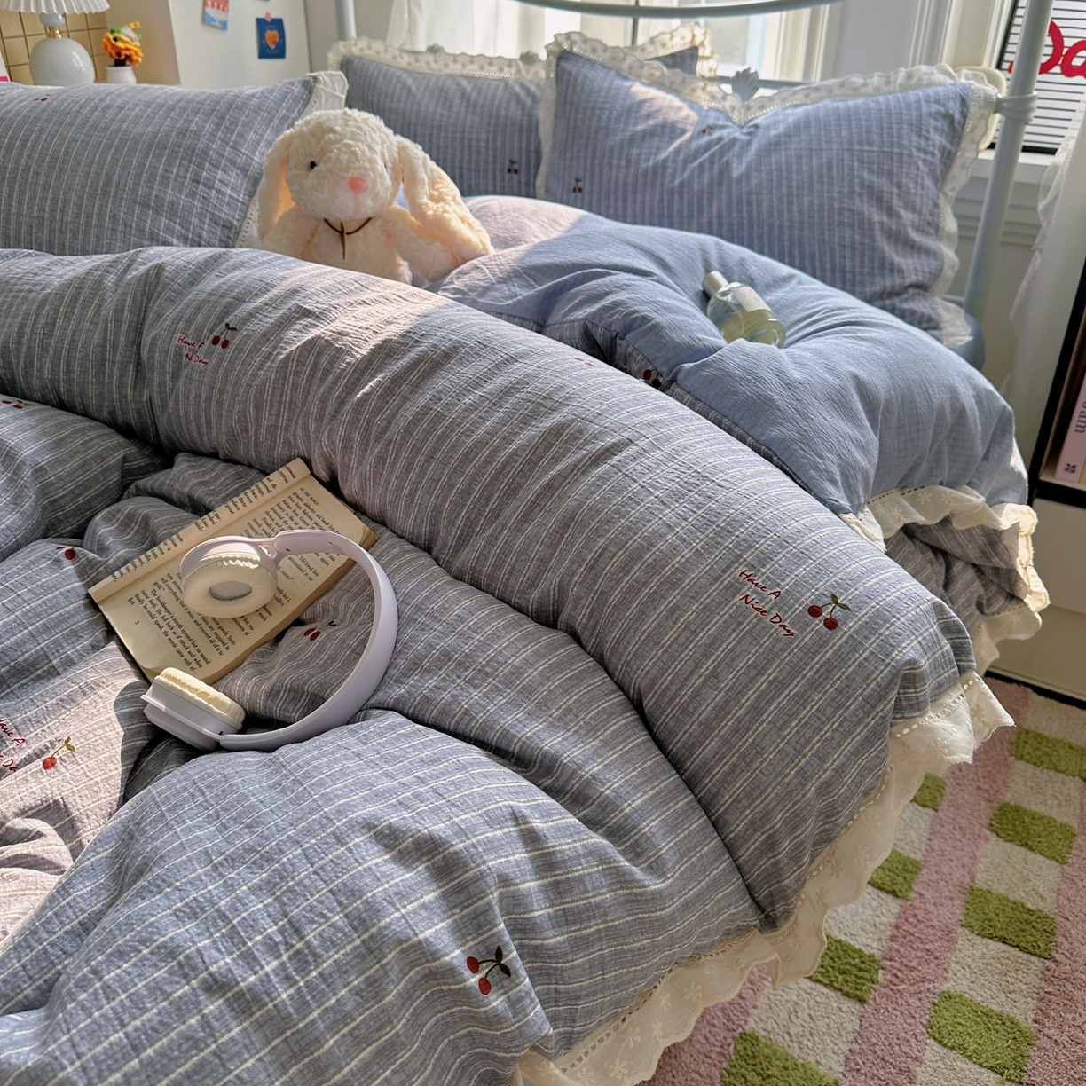 91家纺网 家纺一手货源 找家纺 柔享家（原芷澜家纺） 2025秋冬新款云感皱皱双层纱全棉镂空花边四件套 素瑾