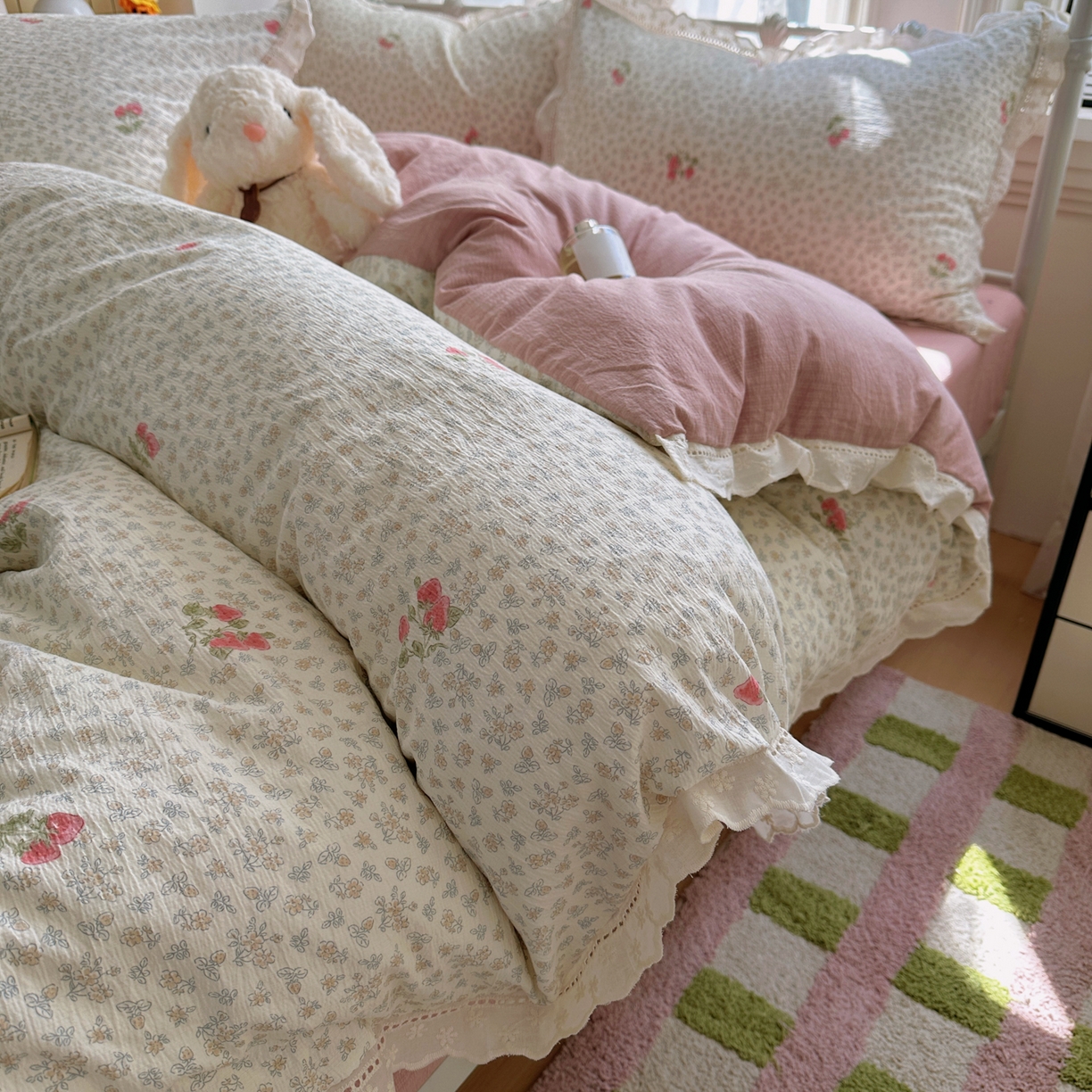 91家纺网 家纺一手货源 找家纺 柔享家（原芷澜家纺） 2025秋冬新款云感皱皱双层纱全棉镂空花边四件套 夏日