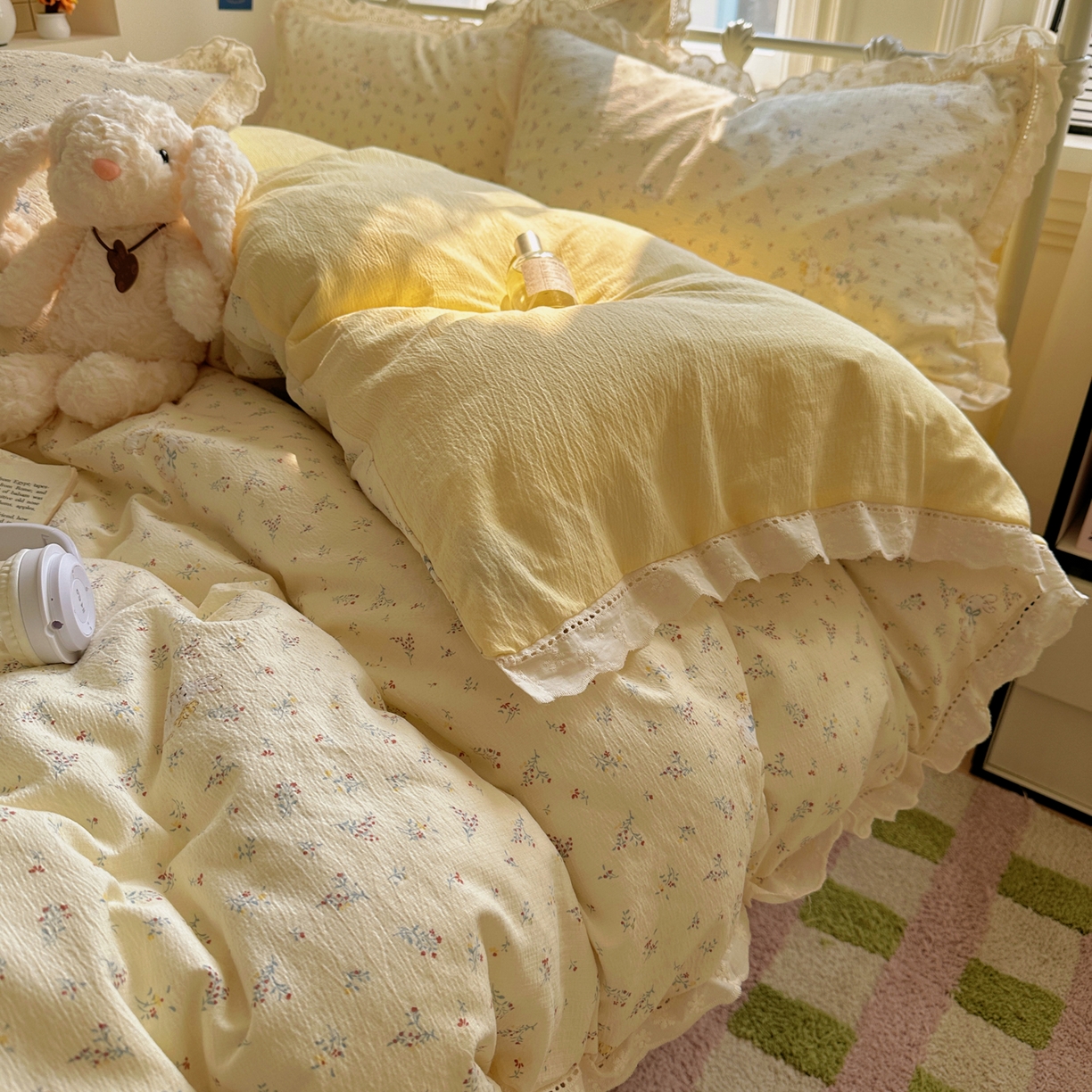 91家纺网 家纺一手货源 找家纺 柔享家（原芷澜家纺） 2025秋冬新款云感皱皱双层纱全棉镂空花边四件套 春日兔语