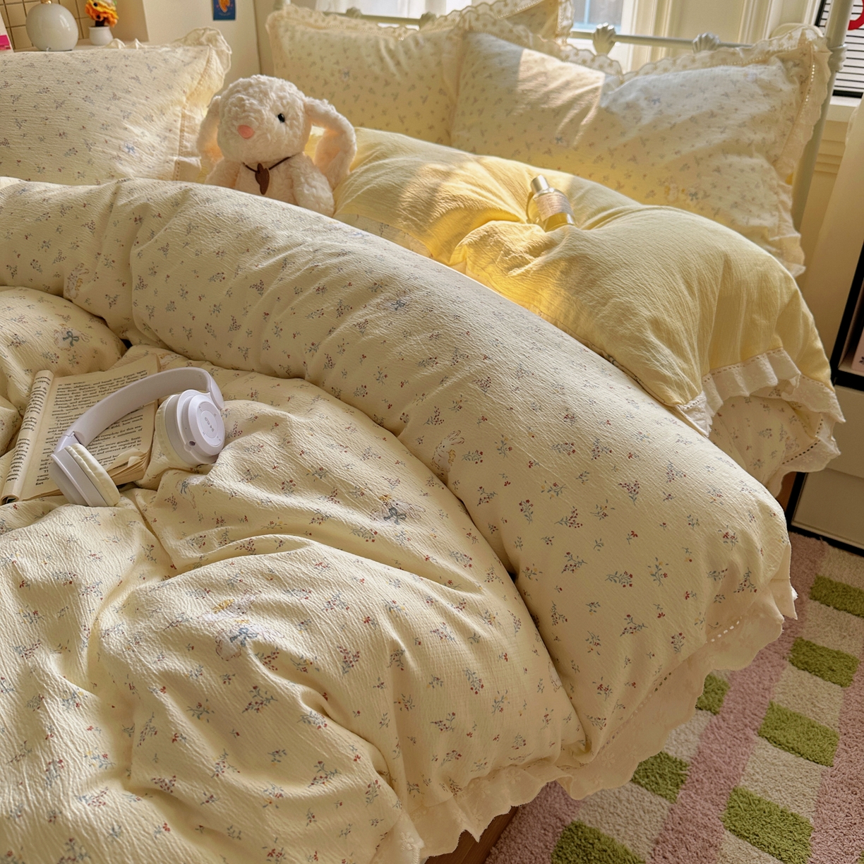 91家纺网 家纺一手货源 找家纺 柔享家（原芷澜家纺） 2025秋冬新款云感皱皱双层纱全棉镂空花边四件套 春日兔语