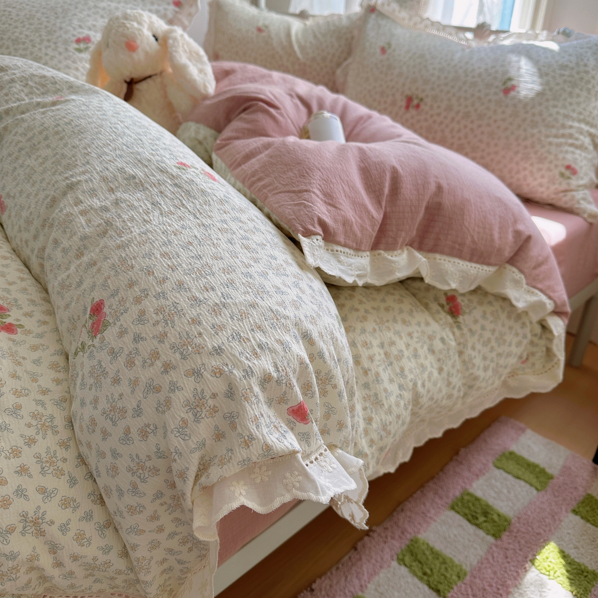 91家纺网 家纺一手货源 找家纺 柔享家（原芷澜家纺） 2025秋冬新款云感皱皱双层纱全棉镂空花边四件套 夏日