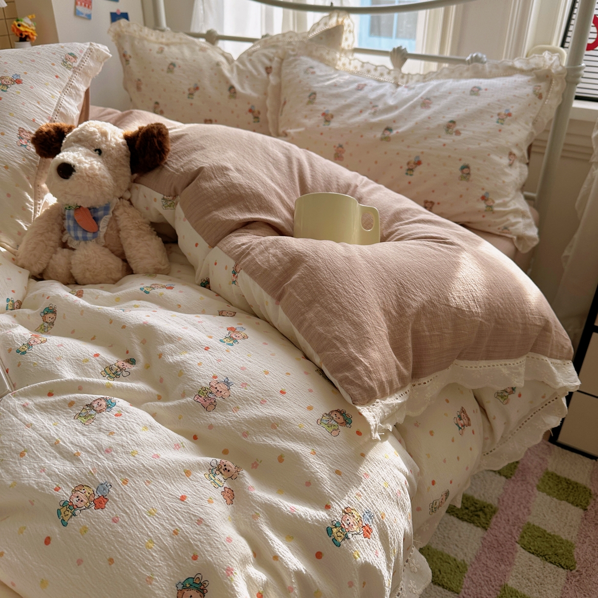 91家纺网 家纺一手货源 找家纺 柔享家（原芷澜家纺） 2025秋冬新款云感皱皱双层纱全棉镂空花边四件套 甜梦狗狗