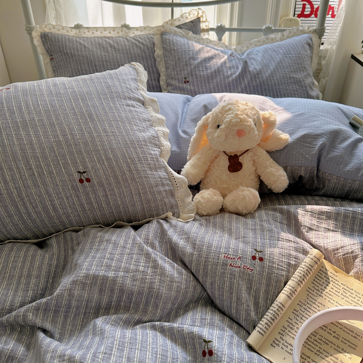 91家纺网 家纺一手货源 找家纺 柔享家（原芷澜家纺） 2025秋冬新款云感皱皱双层纱全棉镂空花边四件套 素瑾