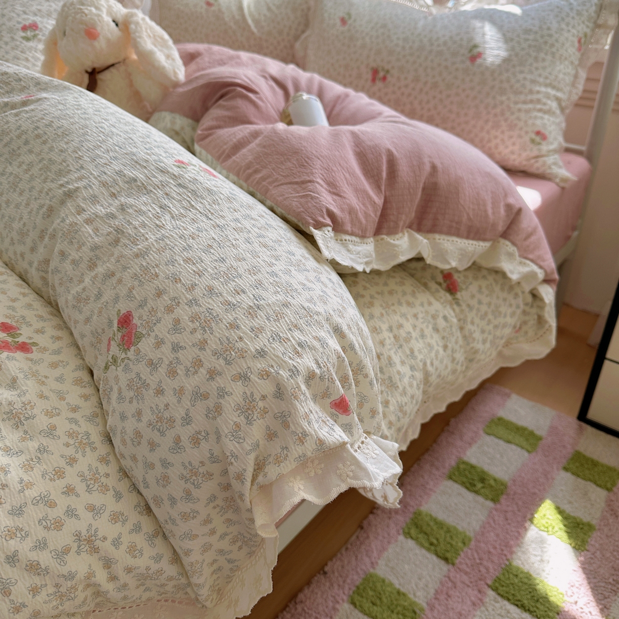 91家纺网 家纺一手货源 找家纺 柔享家（原芷澜家纺） 2025秋冬新款云感皱皱双层纱全棉镂空花边四件套 夏日