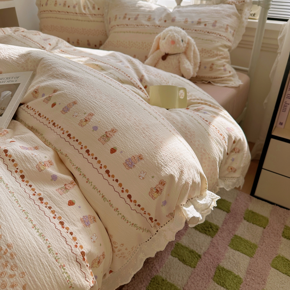 柔享家（原芷澜家纺） 2025秋冬新款云感皱皱双层纱全棉镂空花边四件套 草莓小兔