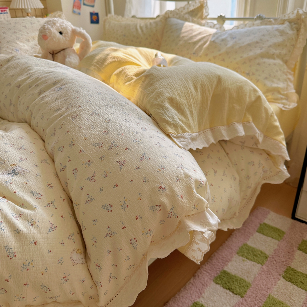 91家纺网 家纺一手货源 找家纺 柔享家（原芷澜家纺） 2025秋冬新款云感皱皱双层纱全棉镂空花边四件套 春日兔语