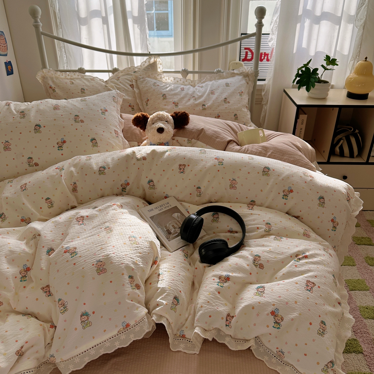 91家纺网 家纺一手货源 找家纺 柔享家（原芷澜家纺） 2025秋冬新款云感皱皱双层纱全棉镂空花边四件套 甜梦狗狗