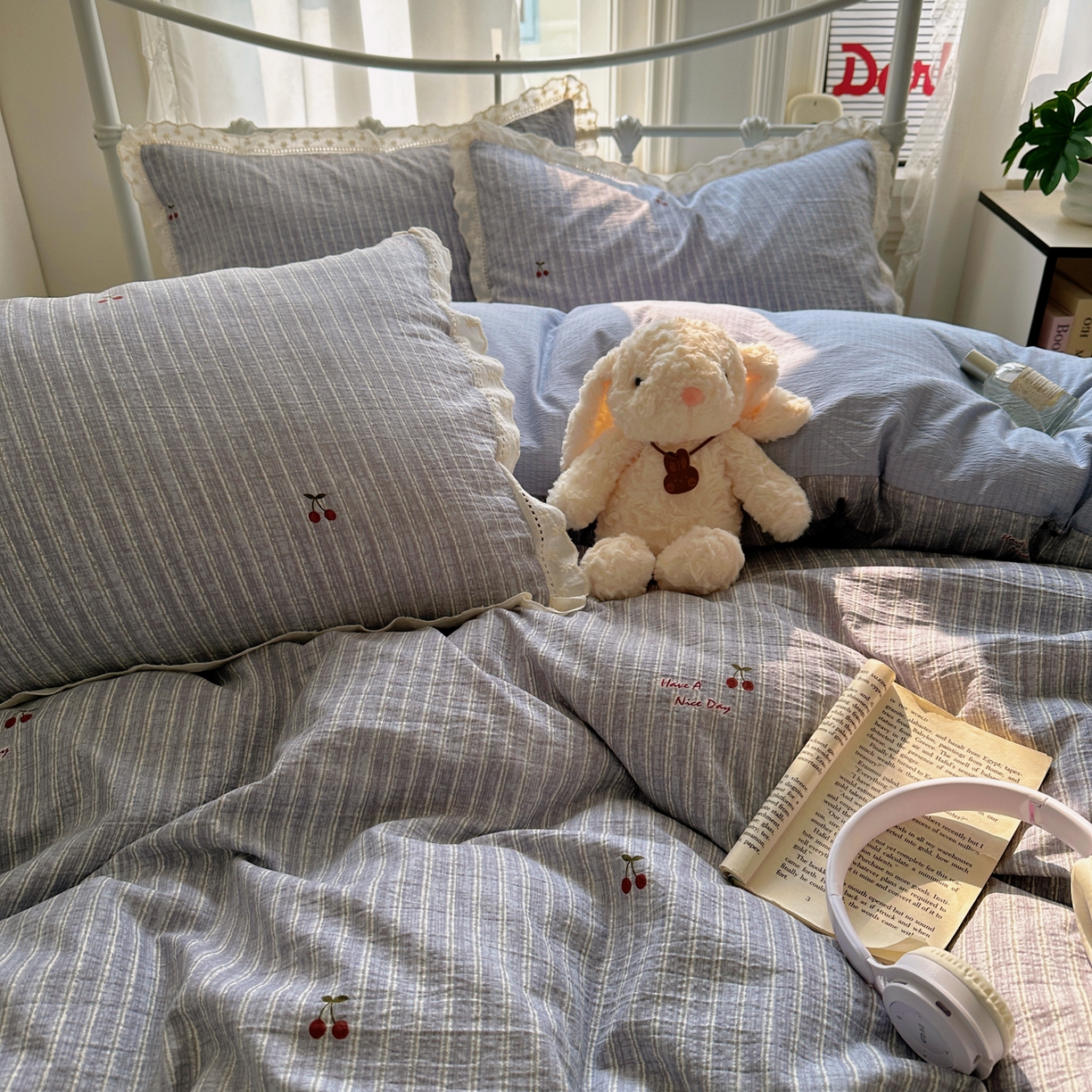 91家纺网 家纺一手货源 找家纺 柔享家（原芷澜家纺） 2025秋冬新款云感皱皱双层纱全棉镂空花边四件套 素瑾