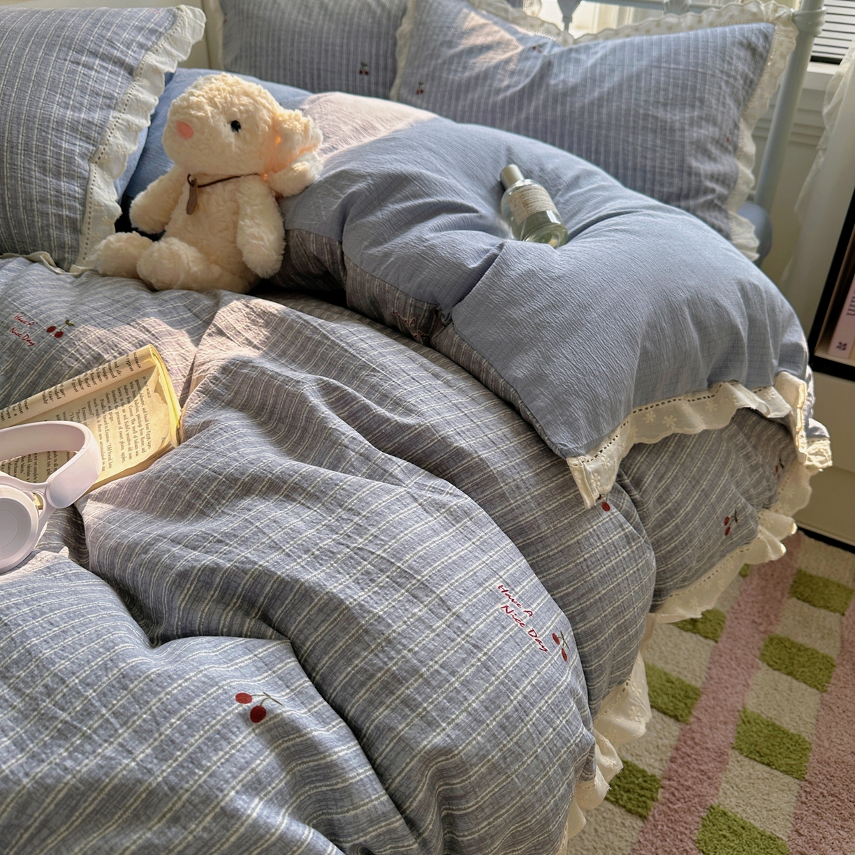 91家纺网 家纺一手货源 找家纺 柔享家（原芷澜家纺） 2025秋冬新款云感皱皱双层纱全棉镂空花边四件套 素瑾