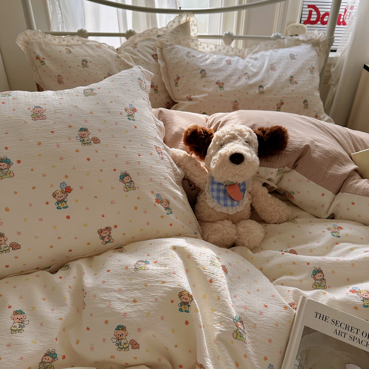 91家纺网 家纺一手货源 找家纺 柔享家（原芷澜家纺） 2025秋冬新款云感皱皱双层纱全棉镂空花边四件套 甜梦狗狗