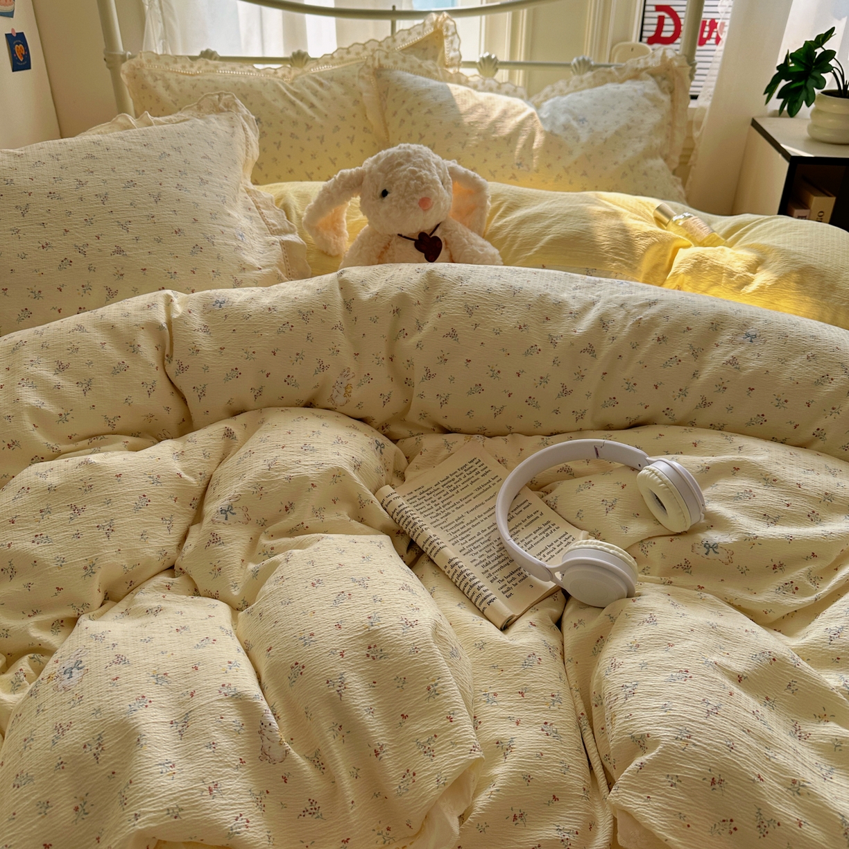 91家纺网 家纺一手货源 找家纺 柔享家（原芷澜家纺） 2025秋冬新款云感皱皱双层纱全棉镂空花边四件套 春日兔语