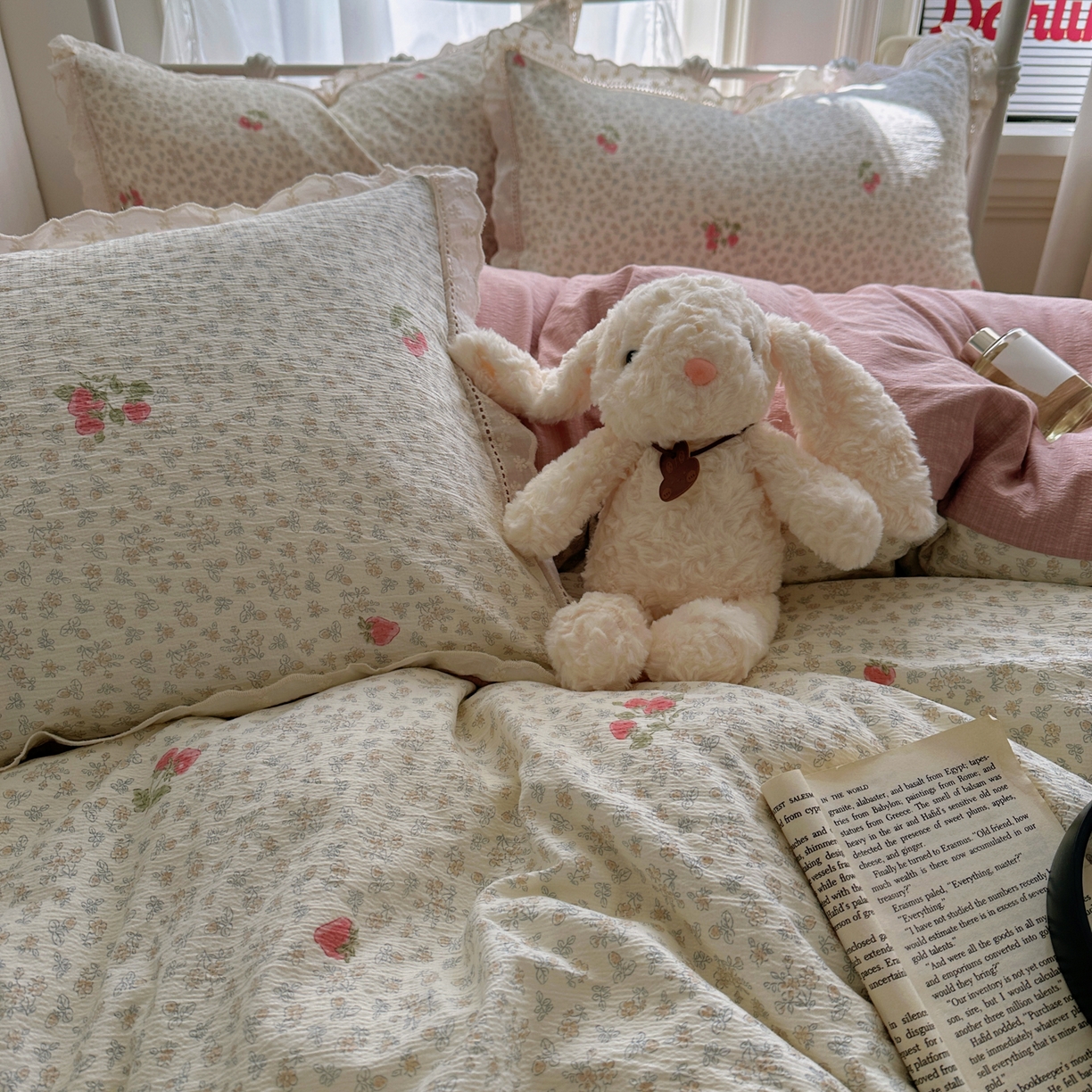 91家纺网 家纺一手货源 找家纺 柔享家（原芷澜家纺） 2025秋冬新款云感皱皱双层纱全棉镂空花边四件套 夏日