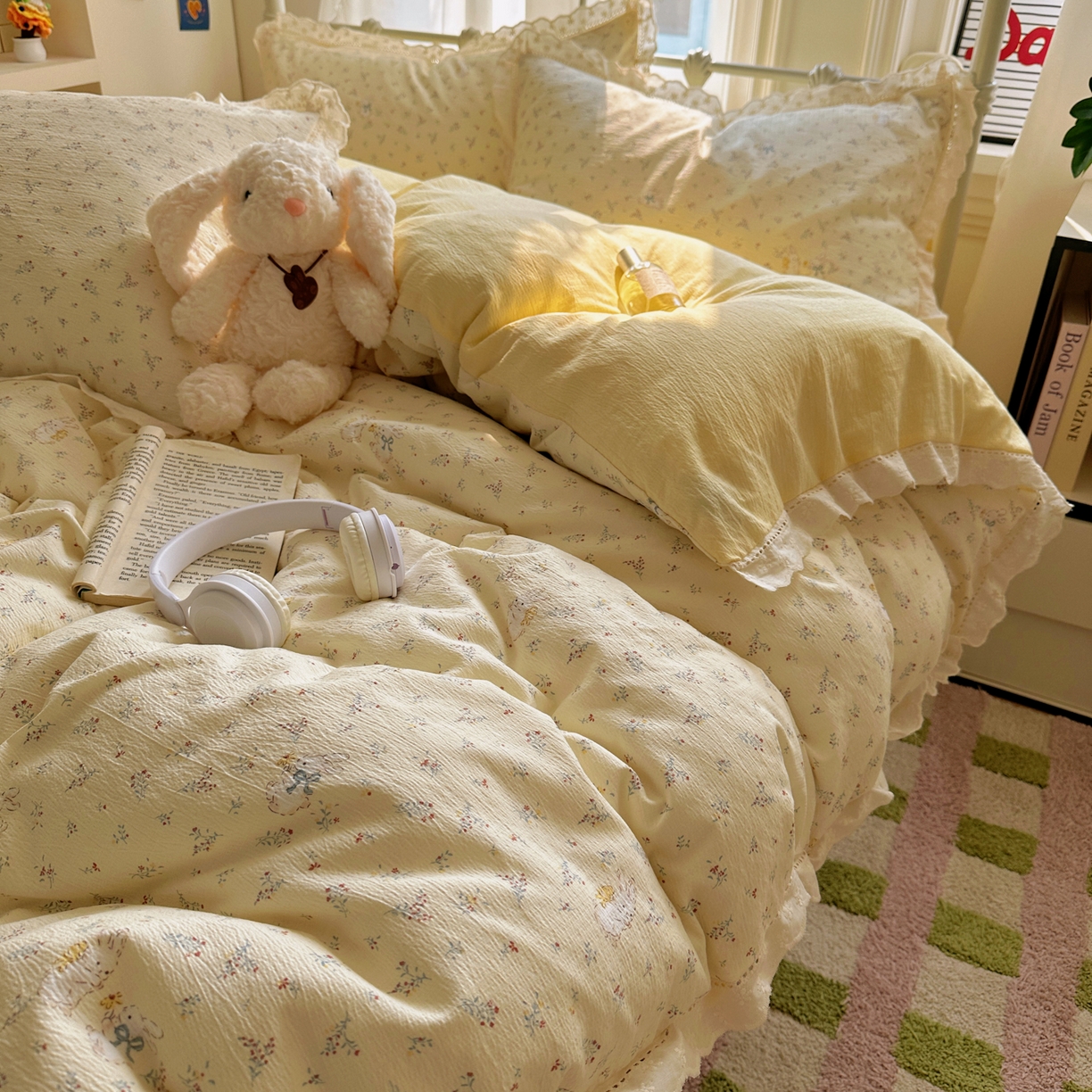 91家纺网 家纺一手货源 找家纺 柔享家（原芷澜家纺） 2025秋冬新款云感皱皱双层纱全棉镂空花边四件套 春日兔语