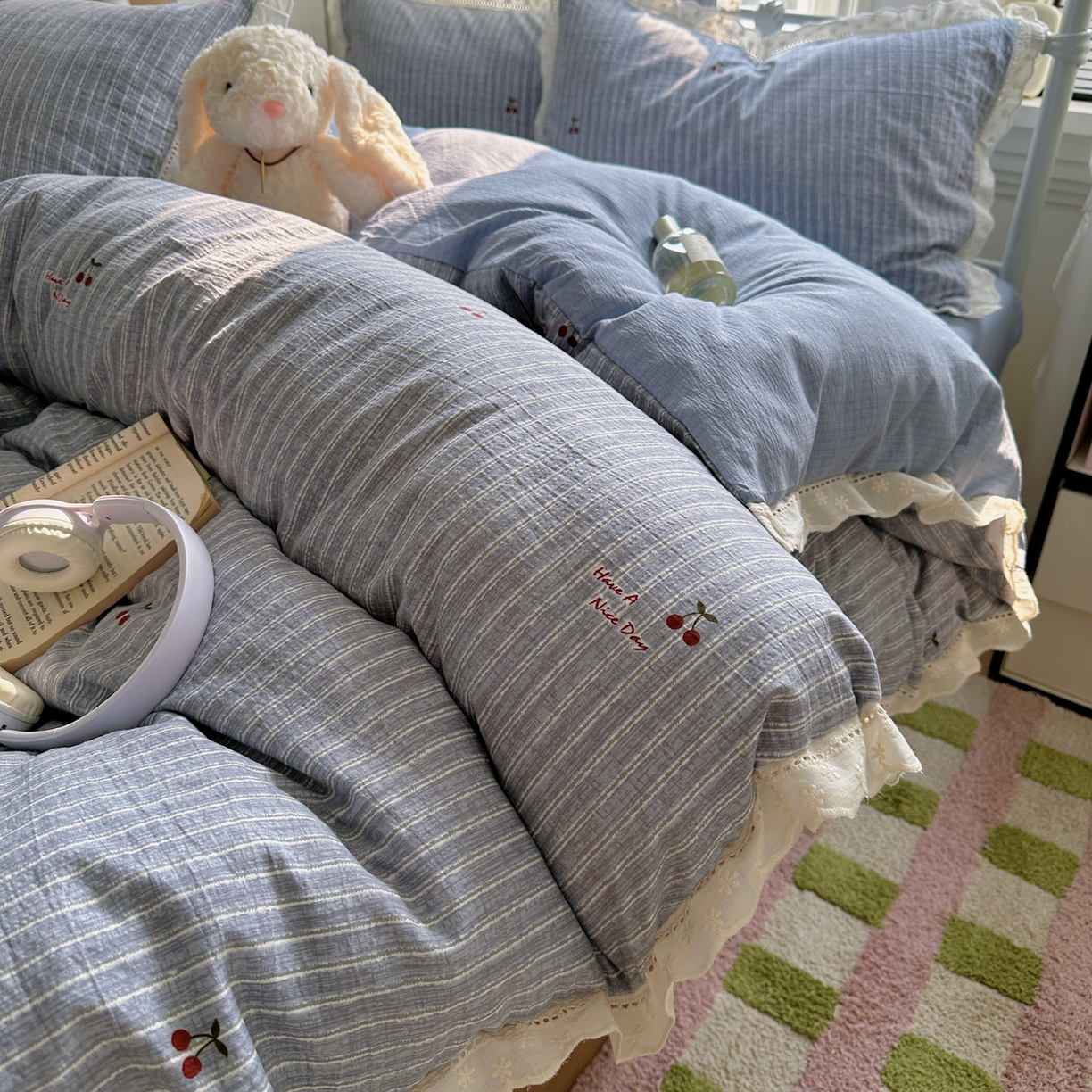 91家纺网 家纺一手货源 找家纺 柔享家（原芷澜家纺） 2025秋冬新款云感皱皱双层纱全棉镂空花边四件套 素瑾