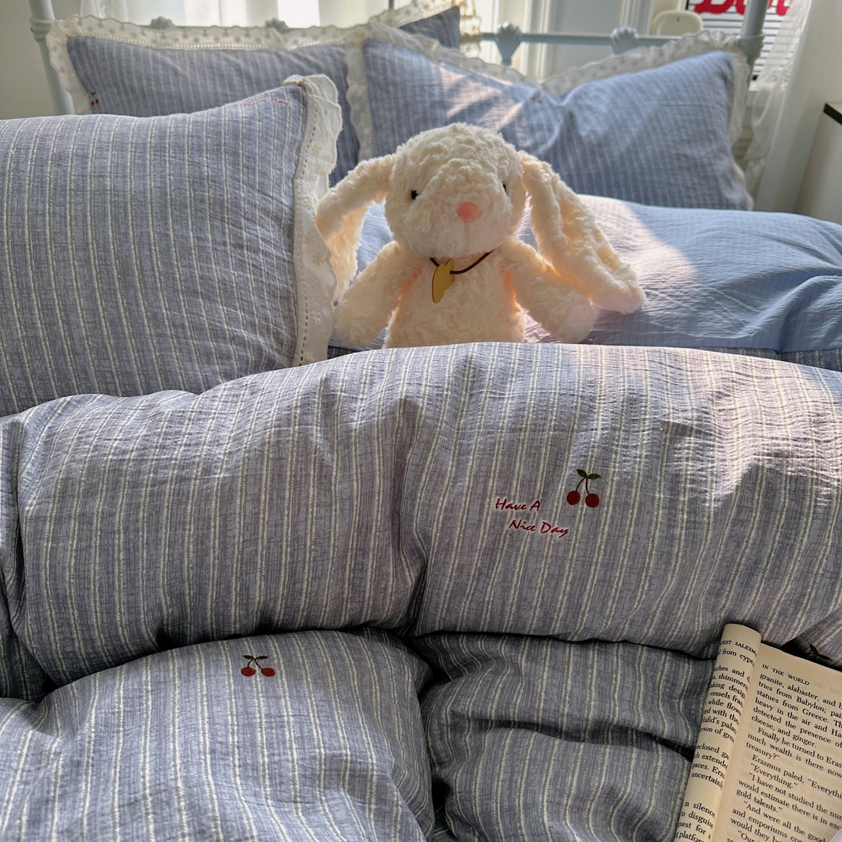 91家纺网 家纺一手货源 找家纺 柔享家（原芷澜家纺） 2025秋冬新款云感皱皱双层纱全棉镂空花边四件套 素瑾