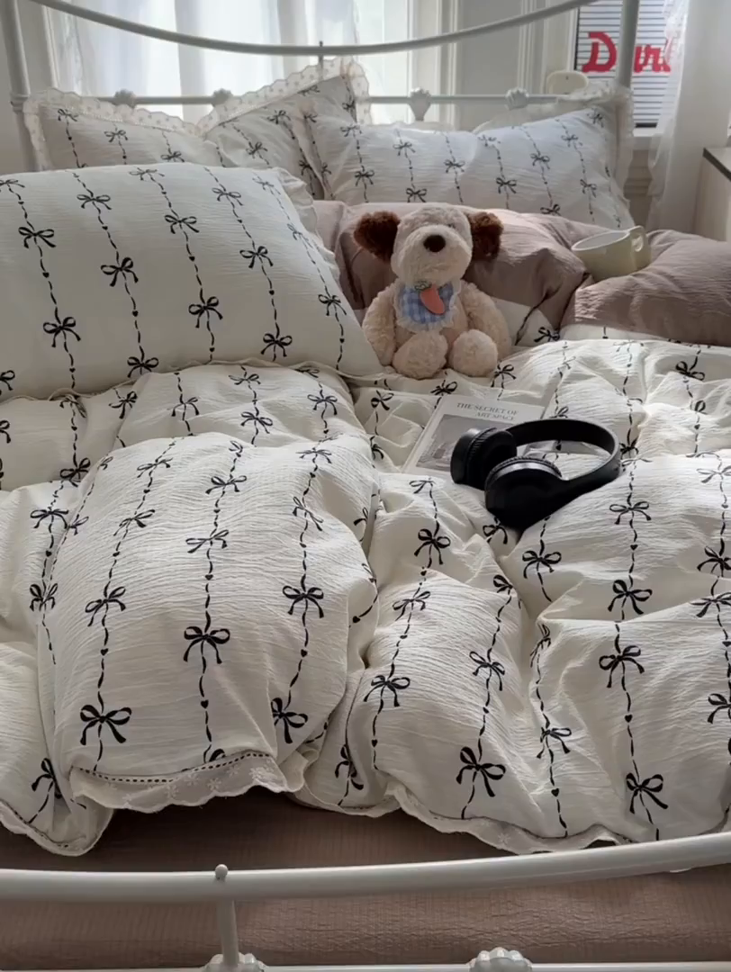 91家纺网 家纺一手货源 找家纺 柔享家（原芷澜家纺） 2025秋冬新款云感皱皱双层纱全棉镂空花边四件套 倾心