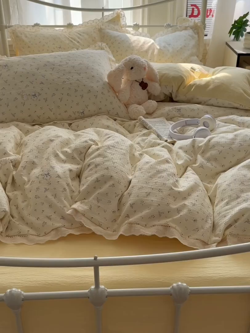 91家纺网 家纺一手货源 找家纺 柔享家（原芷澜家纺） 2025秋冬新款云感皱皱双层纱全棉镂空花边四件套 春日兔语