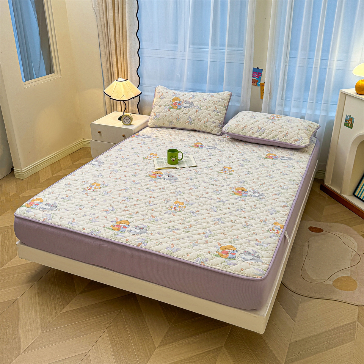 91家纺网 家纺一手货源 找家纺 雯豆家纺 2025新款复古风皱皱棉印花夹棉床笠三件套加厚床垫保护套 快乐萌宝