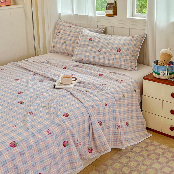 91家纺网 家纺一手货源 找家纺 小叮当家纺仓储工厂店 2025新款云感提花双层纱花边单床单单件床单单品床单 草莓格