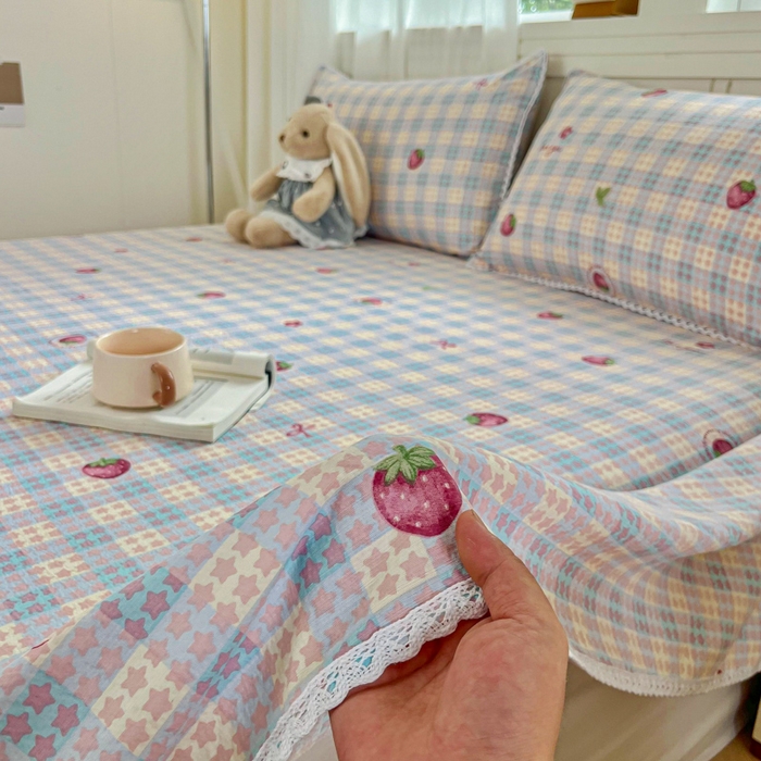 91家纺网 家纺一手货源 找家纺 小叮当家纺仓储工厂店 2025新款云感提花双层纱花边单床单单件床单单品床单 草莓格