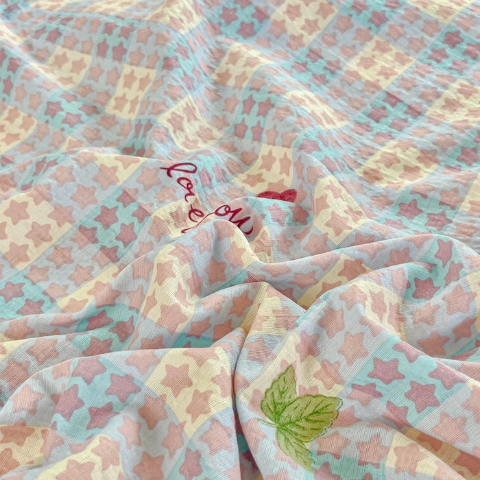 91家纺网 家纺一手货源 找家纺 小叮当家纺仓储工厂店 2025新款云感提花双层纱花边单床单单件床单单品床单 草莓格