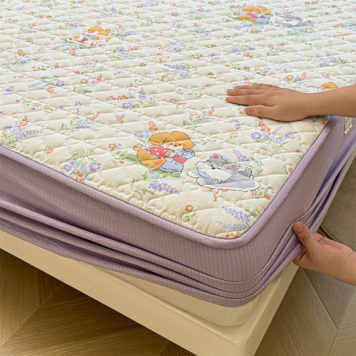 91家纺网 家纺一手货源 找家纺 雯豆家纺 2025新款复古风皱皱棉印花夹棉床笠三件套加厚床垫保护套 快乐萌宝