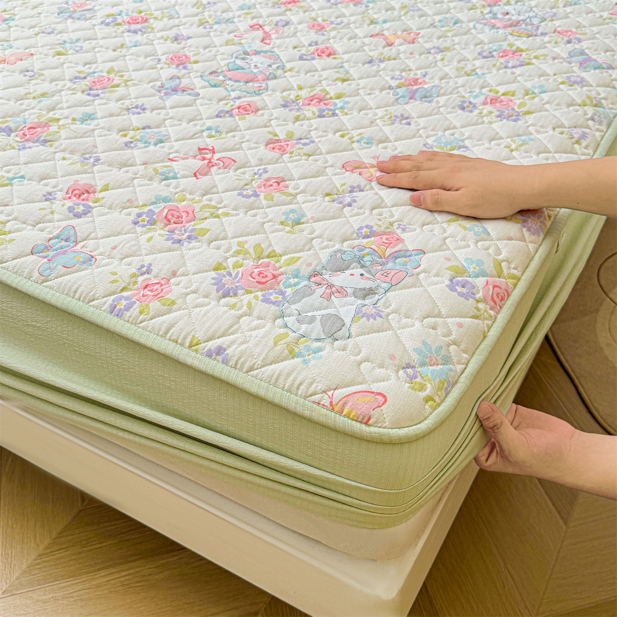 91家纺网 家纺一手货源 找家纺 雯豆家纺 2025新款复古风皱皱棉印花夹棉床笠三件套加厚床垫保护套 快乐时光