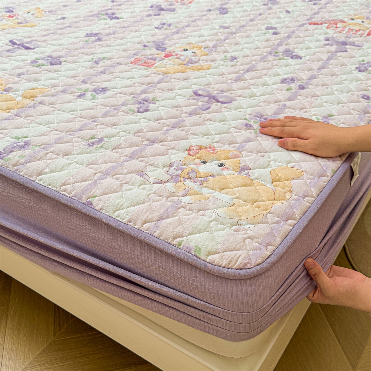 91家纺网 家纺一手货源 找家纺 雯豆家纺 2025新款复古风皱皱棉印花夹棉床笠三件套加厚床垫保护套 毛球团团