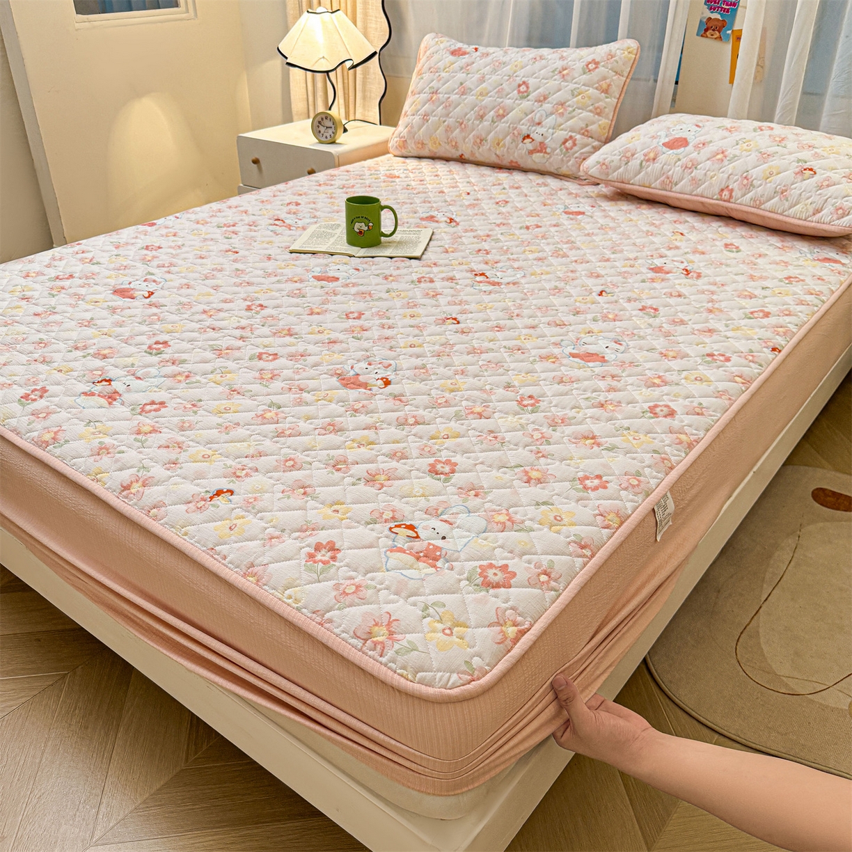 91家纺网 家纺一手货源 找家纺 雯豆家纺 2025新款复古风皱皱棉印花夹棉床笠三件套加厚床垫保护套 蘑菇仙子