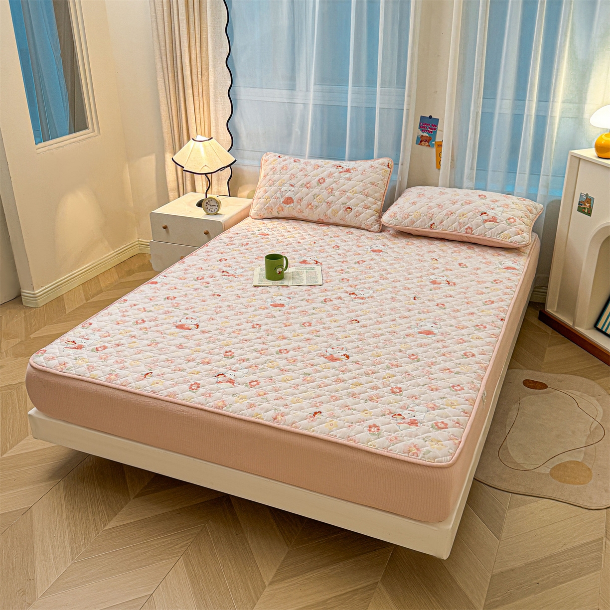 91家纺网 家纺一手货源 找家纺 雯豆家纺 2025新款复古风皱皱棉印花夹棉床笠三件套加厚床垫保护套 蘑菇仙子