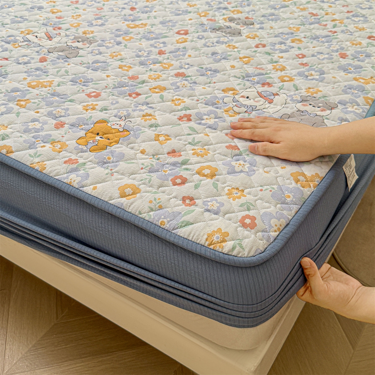 91家纺网 家纺一手货源 找家纺 雯豆家纺 2025新款复古风皱皱棉印花夹棉床笠三件套加厚床垫保护套 奶萌小狗