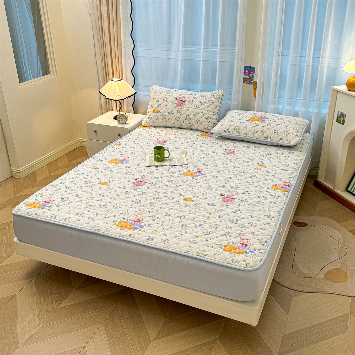 91家纺网 家纺一手货源 找家纺 雯豆家纺 2025新款复古风皱皱棉印花夹棉床笠三件套加厚床垫保护套 小苍兰