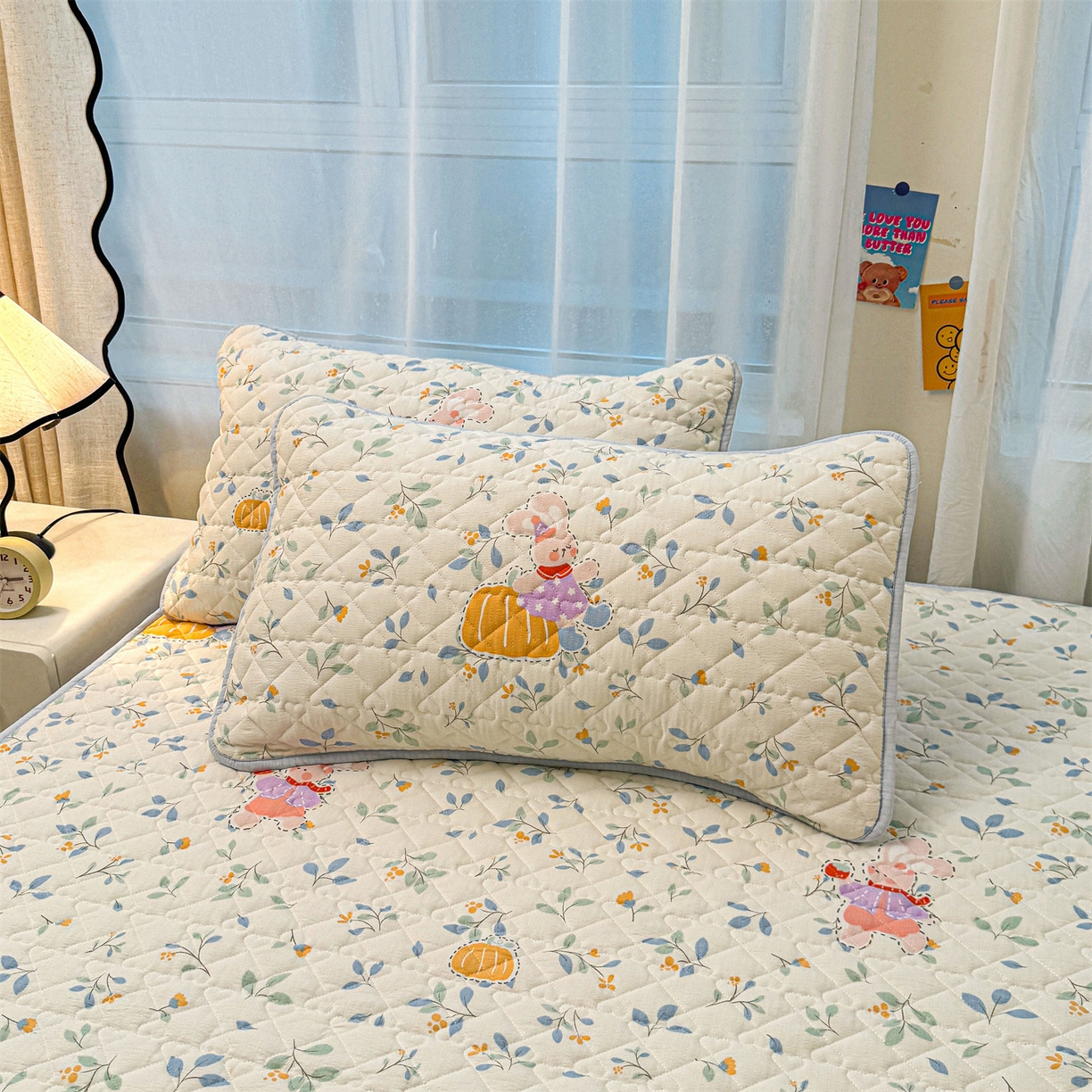 91家纺网 家纺一手货源 找家纺 雯豆家纺 2025新款复古风皱皱棉印花夹棉床笠三件套加厚床垫保护套 小苍兰