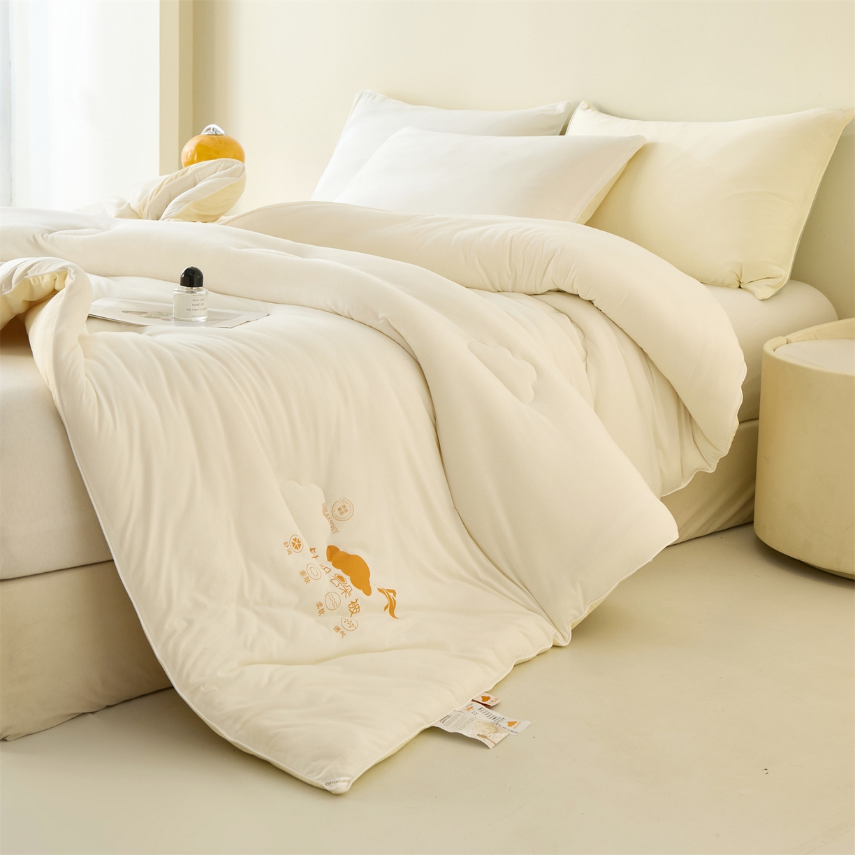 91家纺网 家纺一手货源 找家纺 小叮当家纺仓储工厂店 2025新款A类针织棉大豆被系列被子被芯春秋被冬被 云朵棉-奶昔白