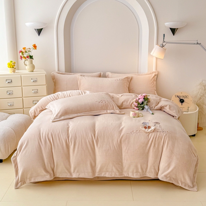 91家纺网 家纺一手货源 找家纺 保罗圣迪奥 2025新款250克全消光牛奶绒四件套-安妮 安妮-卡其