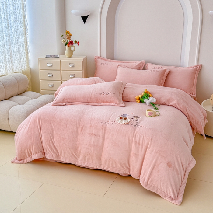 91家纺网 家纺一手货源 找家纺 保罗圣迪奥 2025新款250克全消光牛奶绒四件套-安妮 安妮-粉色