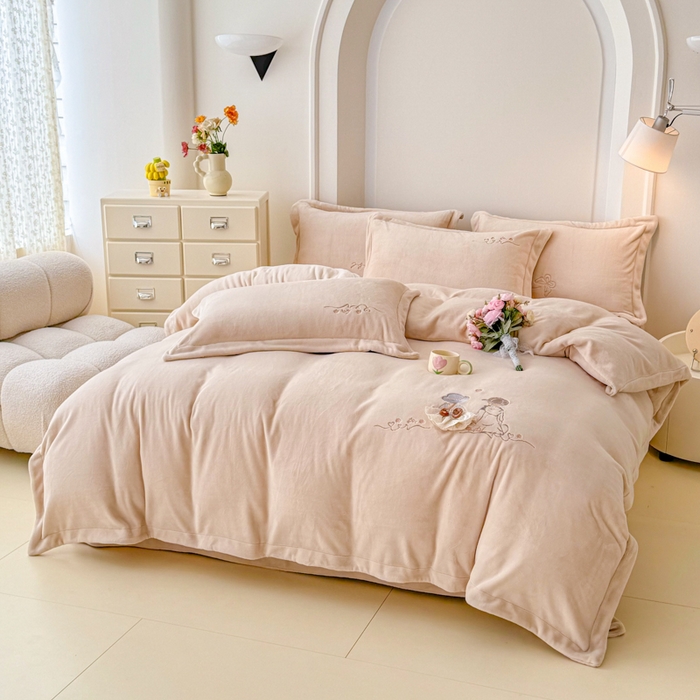 91家纺网 家纺一手货源 找家纺 保罗圣迪奥 2025新款250克全消光牛奶绒四件套-安妮 安妮-卡其