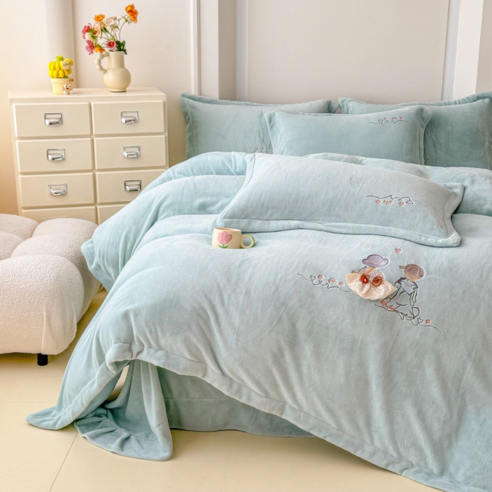 91家纺网 家纺一手货源 找家纺 保罗圣迪奥 2025新款250克全消光牛奶绒四件套-安妮 安妮-蓝色