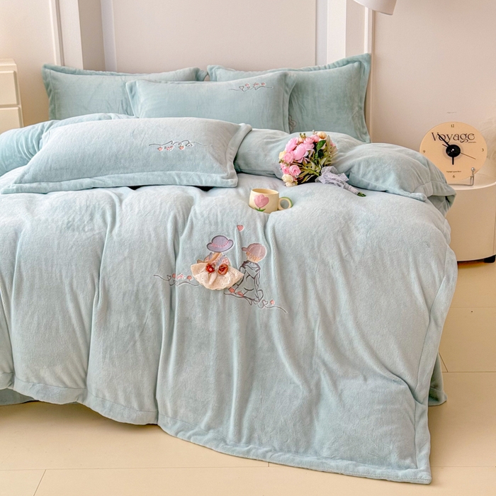 91家纺网 家纺一手货源 找家纺 保罗圣迪奥 2025新款250克全消光牛奶绒四件套-安妮 安妮-蓝色