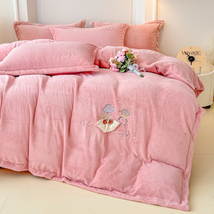 91家纺网 家纺一手货源 找家纺 保罗圣迪奥 2025新款250克全消光牛奶绒四件套-安妮 安妮-豆沙色