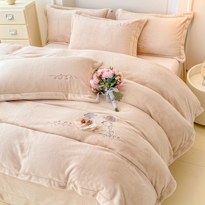 91家纺网 家纺一手货源 找家纺 保罗圣迪奥 2025新款250克全消光牛奶绒四件套-安妮 安妮-卡其