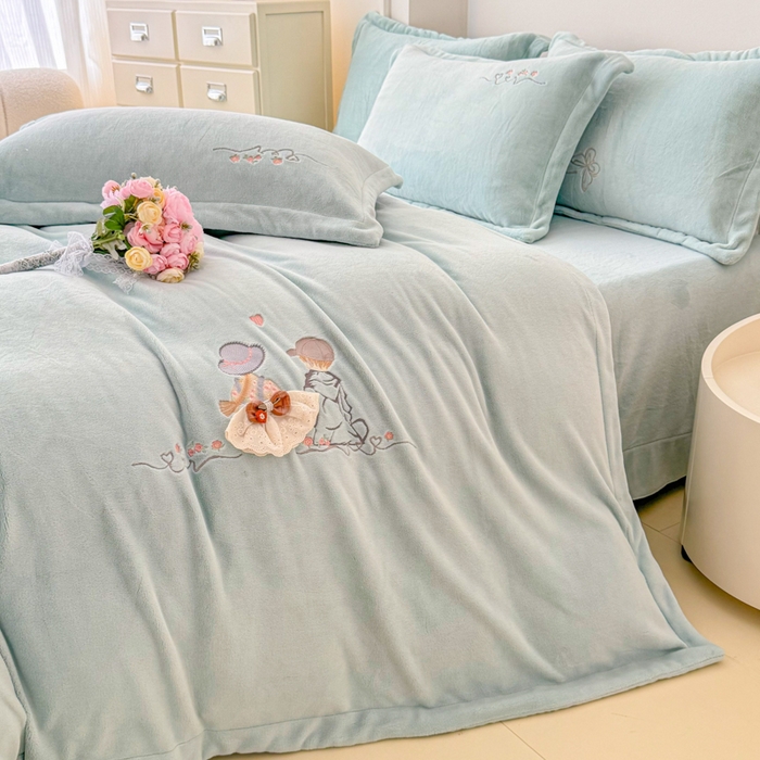 91家纺网 家纺一手货源 找家纺 保罗圣迪奥 2025新款250克全消光牛奶绒四件套-安妮 安妮-蓝色