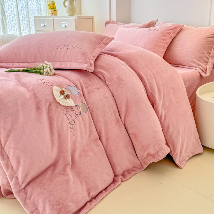 91家纺网 家纺一手货源 找家纺 保罗圣迪奥 2025新款250克全消光牛奶绒四件套-安妮 安妮-豆沙色