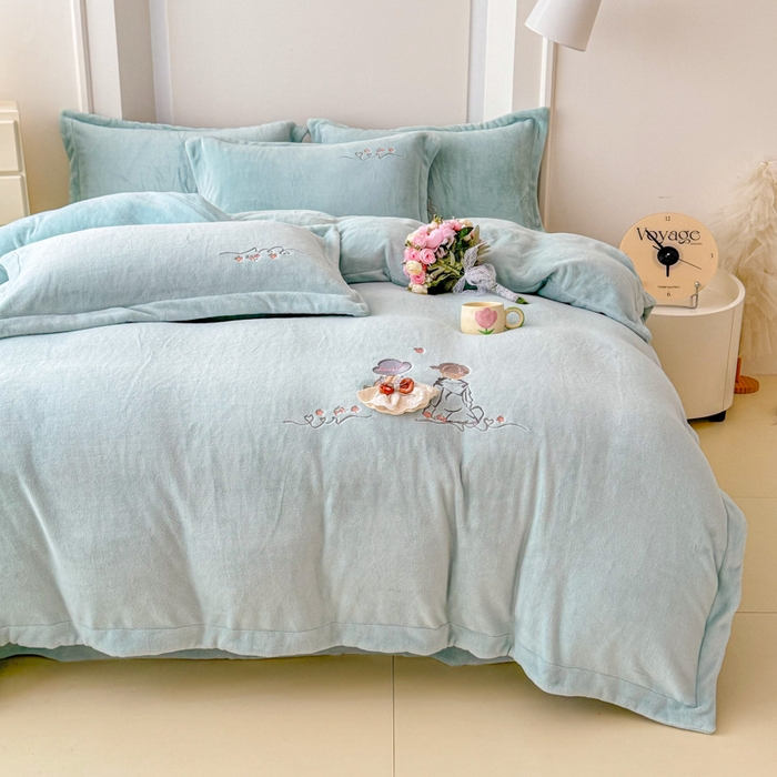 91家纺网 家纺一手货源 找家纺 保罗圣迪奥 2025新款250克全消光牛奶绒四件套-安妮 安妮-蓝色