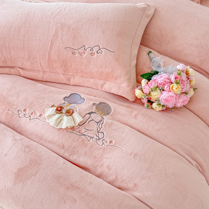 91家纺网 家纺一手货源 找家纺 保罗圣迪奥 2025新款250克全消光牛奶绒四件套-安妮 安妮-粉色