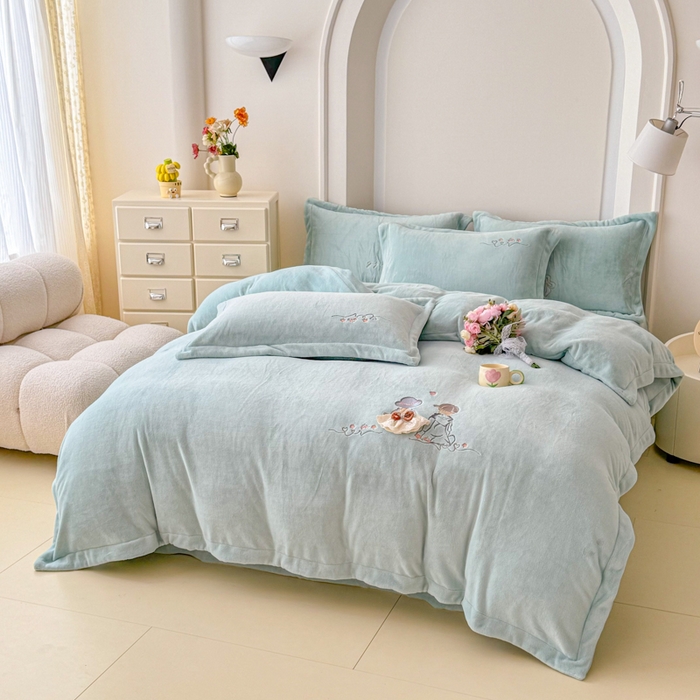 91家纺网 家纺一手货源 找家纺 保罗圣迪奥 2025新款250克全消光牛奶绒四件套-安妮 安妮-蓝色