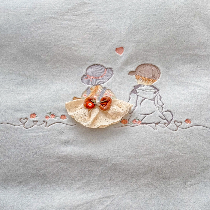 91家纺网 家纺一手货源 找家纺 保罗圣迪奥 2025新款250克全消光牛奶绒四件套-安妮 安妮-浅蓝色